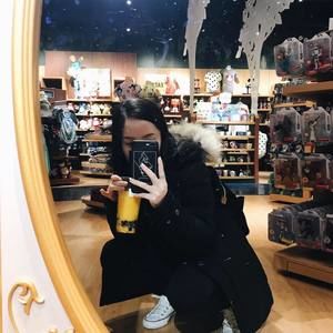 Meet your Posher, Claudia